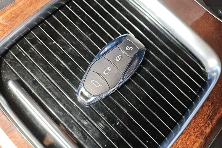 Used Hongqi HQ9 2023 2.0T Smart Connect Flagship Edition Vehicle Key