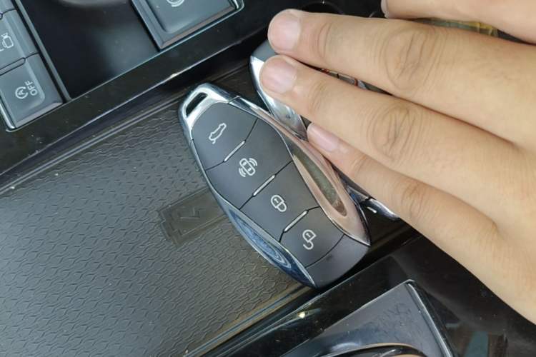 Used Hongqi HQ9 2023 2.0T Smart Connect Flagship Edition Vehicle Key