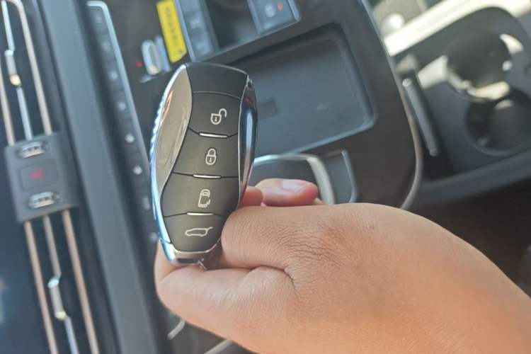 Used Hongqi HQ9 2023 2.0T Smart Connect Flagship Edition Vehicle Key