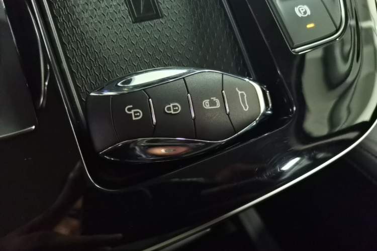 Used Hongqi HQ9 2023 2.0T Smart Connect Flagship Edition Vehicle Key