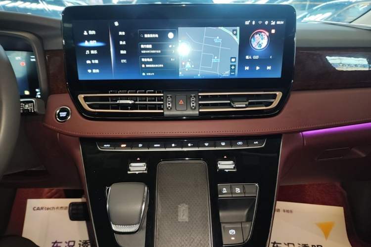 Used Hongqi HQ9 2023 2.0T Smart Connect Flagship Edition Audio And AC Panel