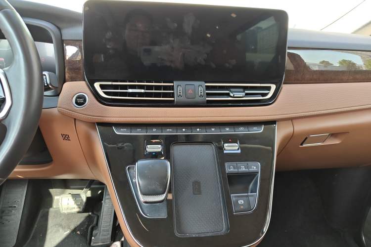 Used Hongqi HQ9 2023 2.0T Smart Connect Flagship Edition Audio And AC Panel