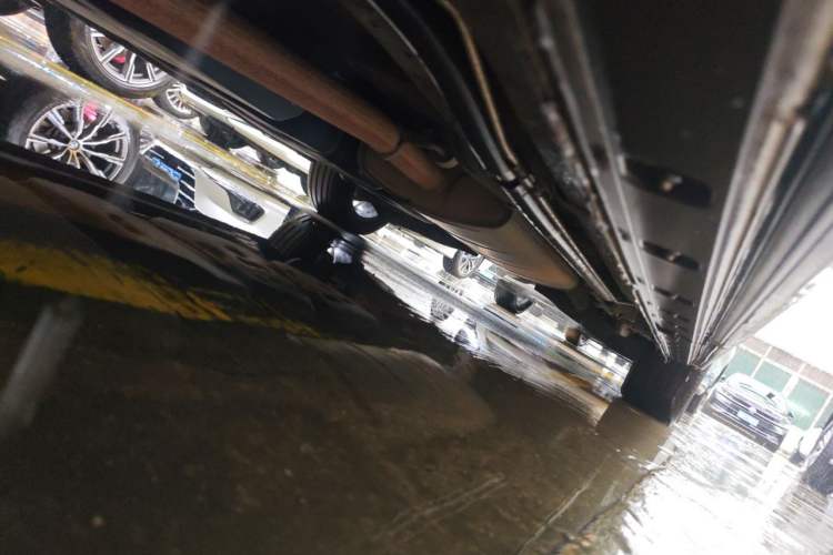 Used Hongqi HQ9 2023 2.0T Smart Connect Flagship Edition Chassis Front Left