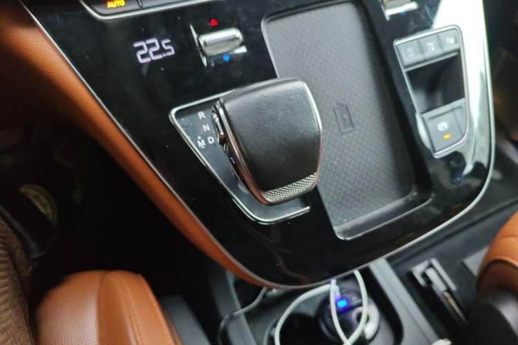 Used Hongqi HQ9 2023 2.0T Smart Connect Flagship Edition Gear Lever