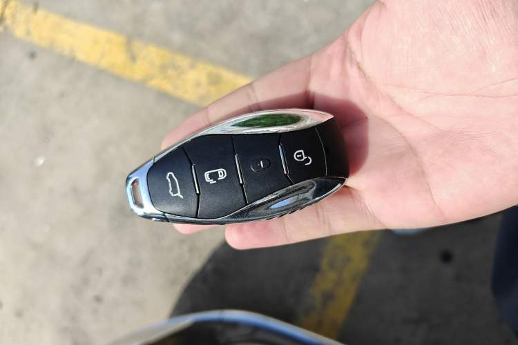 Used Hongqi HQ9 2023 2.0T Smart Connect Flagship Edition Interior 1