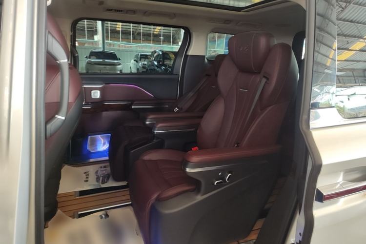 Used Hongqi HQ9 2023 2.0T Smart Connect Flagship Edition Left Rear Seat