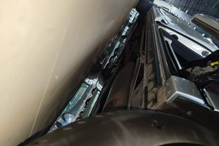 Used Hongqi HQ9 2023 2.0T Smart Connect Flagship Edition Left Side Sill
