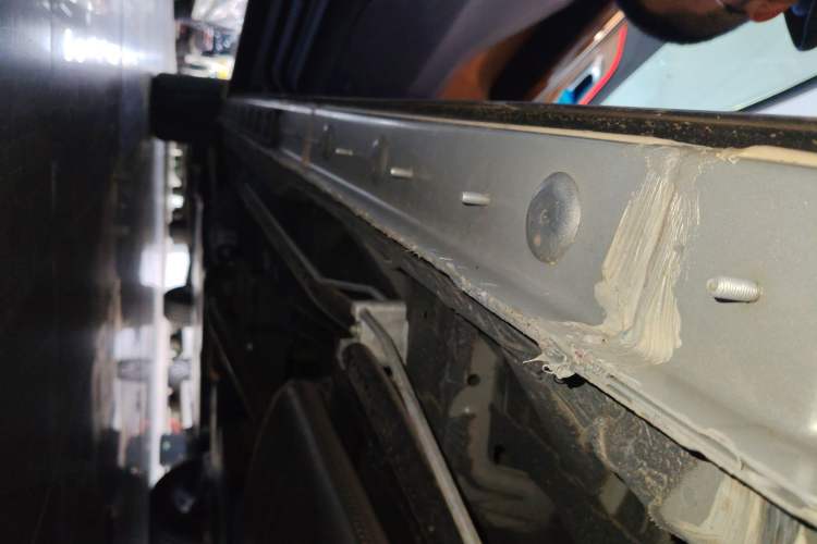 Used Hongqi HQ9 2023 2.0T Smart Connect Flagship Edition Left Side Sill