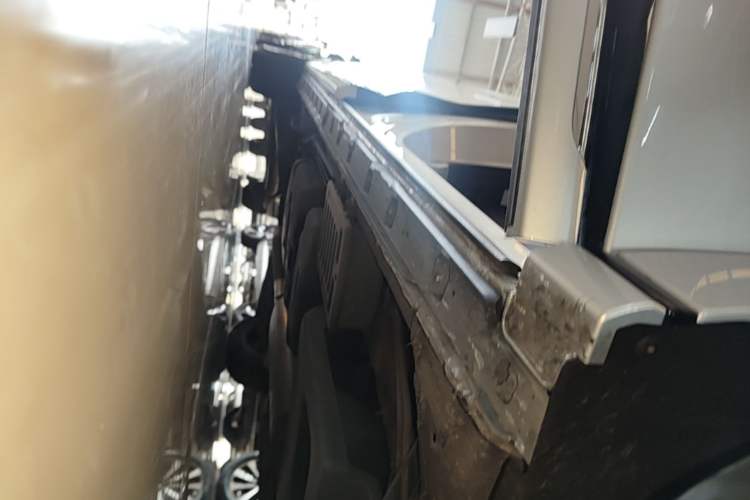 Used Hongqi HQ9 2023 2.0T Smart Connect Flagship Edition Right Side Sill