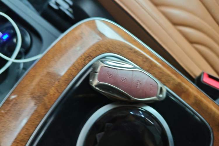 Used Hongqi HQ9 2023 2.0T Smart Connect Flagship Edition Vehicle Key