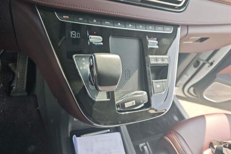Used Hongqi HQ9 2023 2.0T Smart Connect Flagship Edition Gear Lever