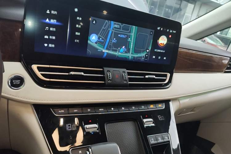 Used Hongqi HQ9 2023 2.0T Smart Connect Flagship Edition Audio And AC Panel