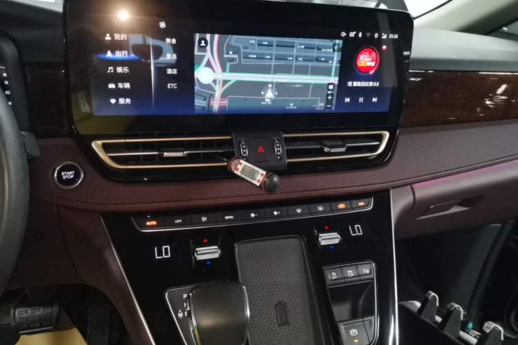 Used Hongqi HQ9 2023 2.0T Smart Connect Flagship Edition Audio And AC Panel