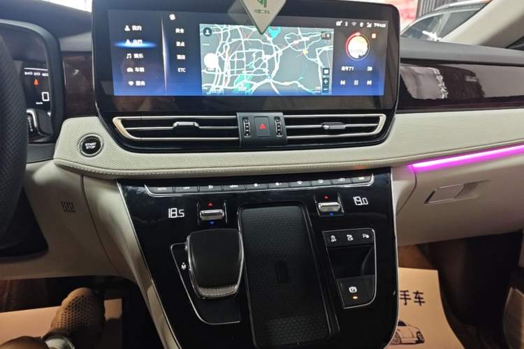 Used Hongqi HQ9 2023 2.0T Smart Connect Flagship Edition Audio And AC Panel