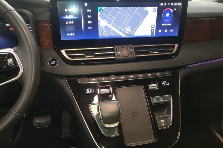 Used Hongqi HQ9 2023 2.0T Smart Connect Flagship Edition Audio And AC Panel