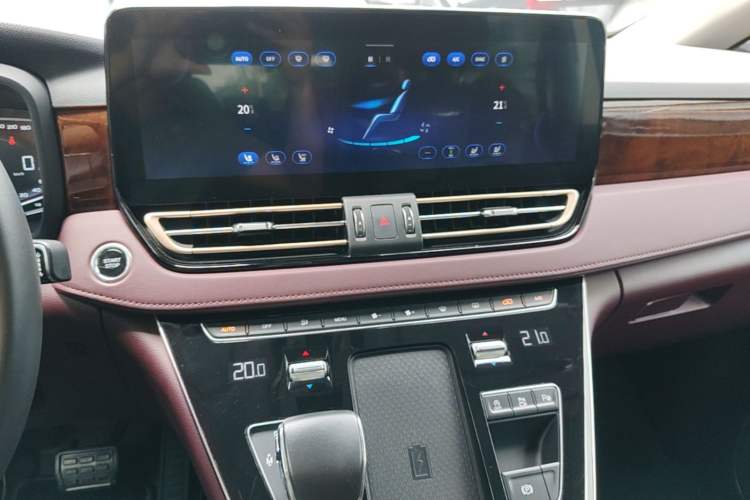 Used Hongqi HQ9 2023 2.0T Smart Connect Flagship Edition Audio And AC Panel