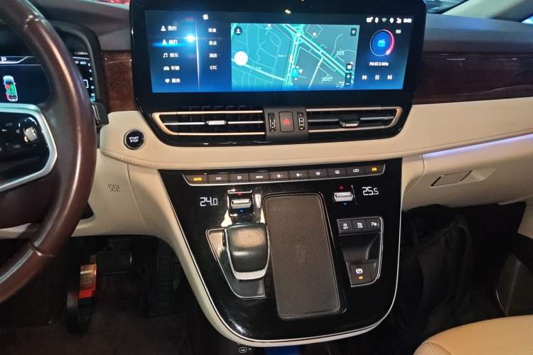 Used Hongqi HQ9 2023 2.0T Smart Connect Flagship Edition Audio And AC Panel
