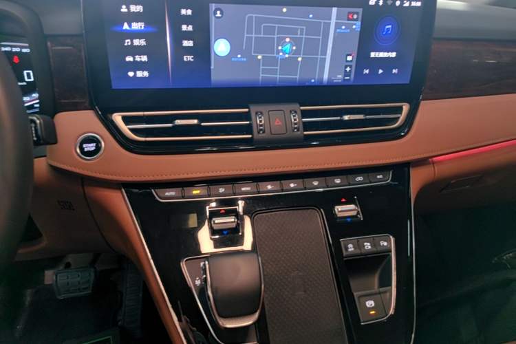 Used Hongqi HQ9 2023 2.0T Smart Connect Flagship Edition Audio And AC Panel