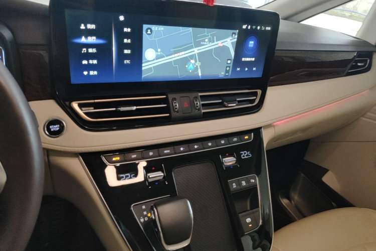 Used Hongqi HQ9 2023 2.0T Smart Connect Flagship Edition Audio And AC Panel