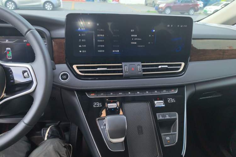 Used Hongqi HQ9 2023 2.0T Smart Connect Flagship Edition Audio And AC Panel