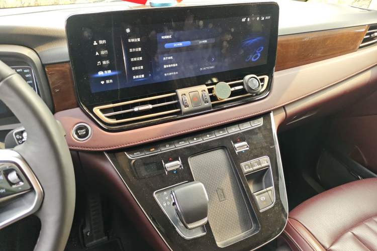 Used Hongqi HQ9 2023 2.0T Smart Connect Flagship Edition Audio And AC Panel
