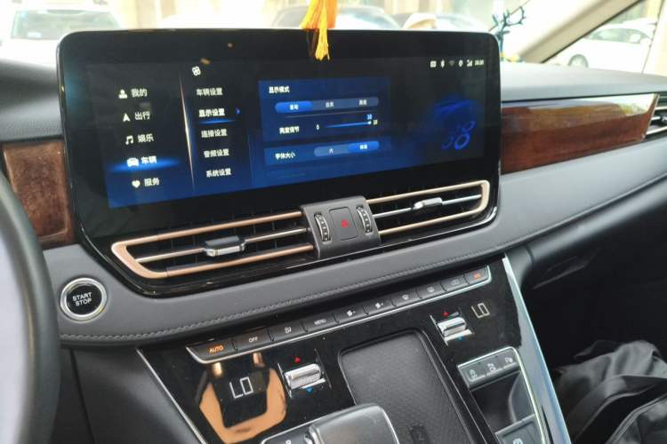 Used Hongqi HQ9 2023 2.0T Smart Connect Flagship Edition Audio And AC Panel