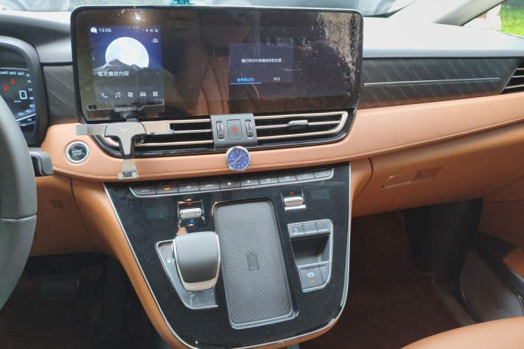 Used Hongqi HQ9 2023 2.0T Smart Connect Flagship Edition Audio And AC Panel