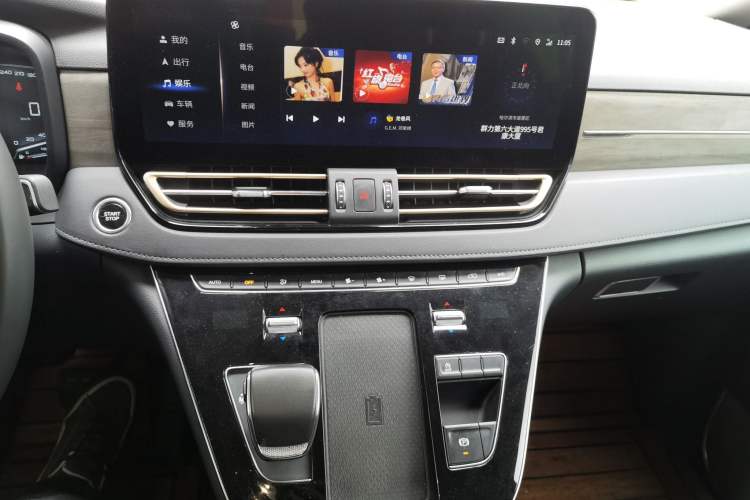 Used Hongqi HQ9 2023 2.0T Smart Connect Flagship Edition Audio And AC Panel