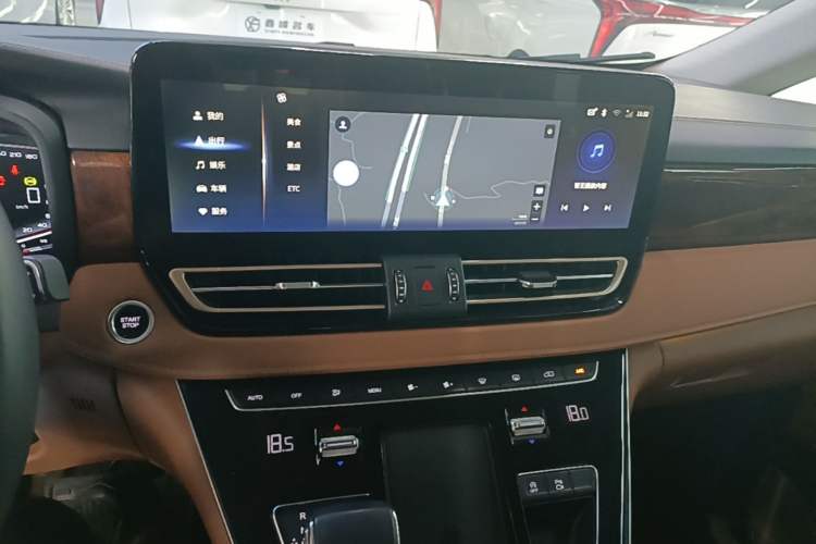Used Hongqi HQ9 2023 2.0T Smart Connect Flagship Edition Audio And AC Panel