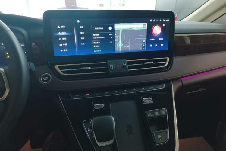 Used Hongqi HQ9 2023 2.0T Smart Connect Flagship Edition Audio And AC Panel