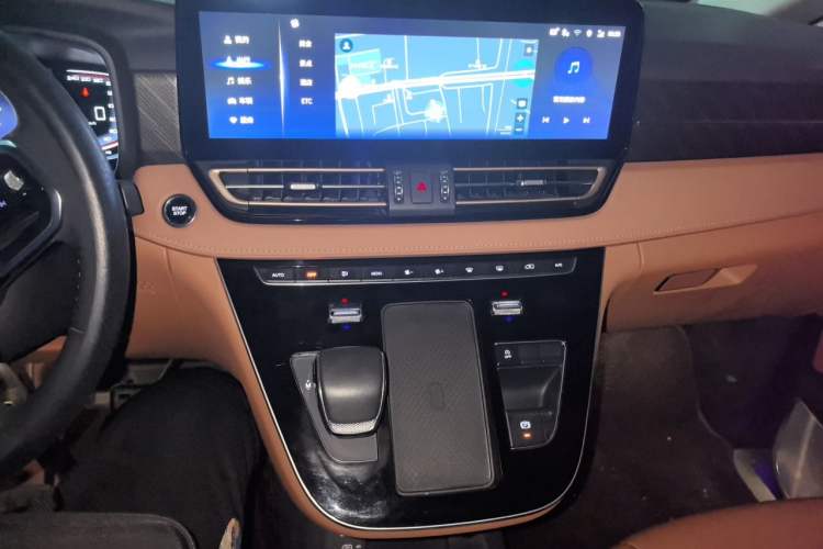 Used Hongqi HQ9 2023 2.0T Smart Connect Flagship Edition Audio And AC Panel