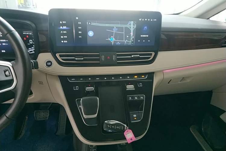 Used Hongqi HQ9 2023 2.0T Smart Connect Flagship Edition Audio And AC Panel