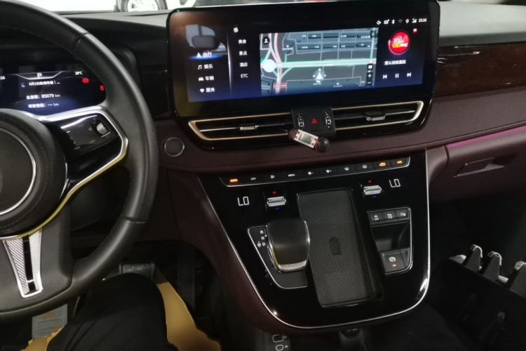 Used Hongqi HQ9 2023 2.0T Smart Connect Flagship Edition Center Console