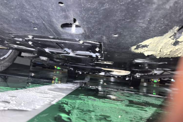 Used Hongqi HQ9 2023 2.0T Smart Connect Flagship Edition Chassis Front