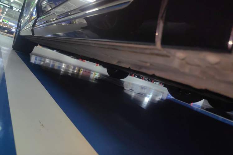 Used Hongqi HQ9 2023 2.0T Smart Connect Flagship Edition Chassis Rear Left