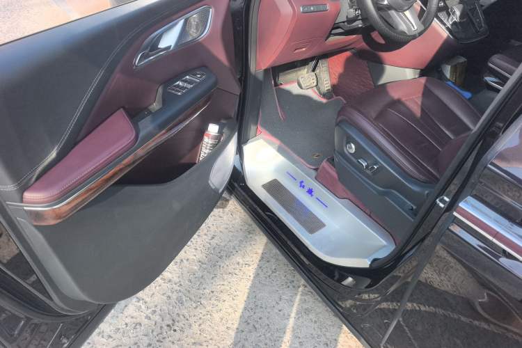 Used Hongqi HQ9 2023 2.0T Smart Connect Flagship Edition Driver Seat