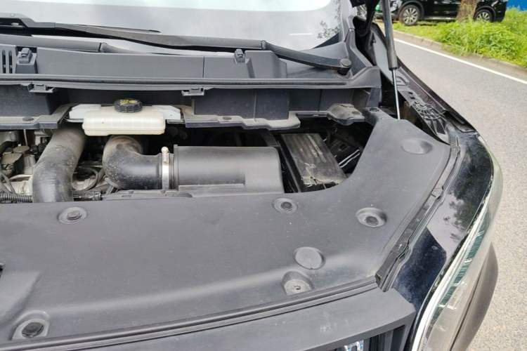 Used Hongqi HQ9 2023 2.0T Smart Connect Flagship Edition Engine Bay Left