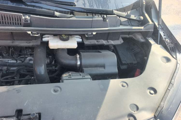 Used Hongqi HQ9 2023 2.0T Smart Connect Flagship Edition Engine Bay Left