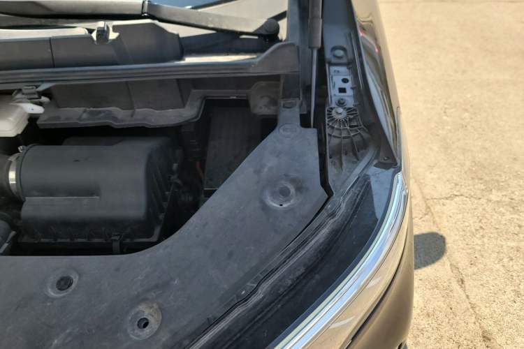 Used Hongqi HQ9 2023 2.0T Smart Connect Flagship Edition Engine Bay Left