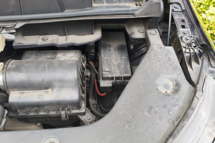 Used Hongqi HQ9 2023 2.0T Smart Connect Flagship Edition Engine Bay Left
