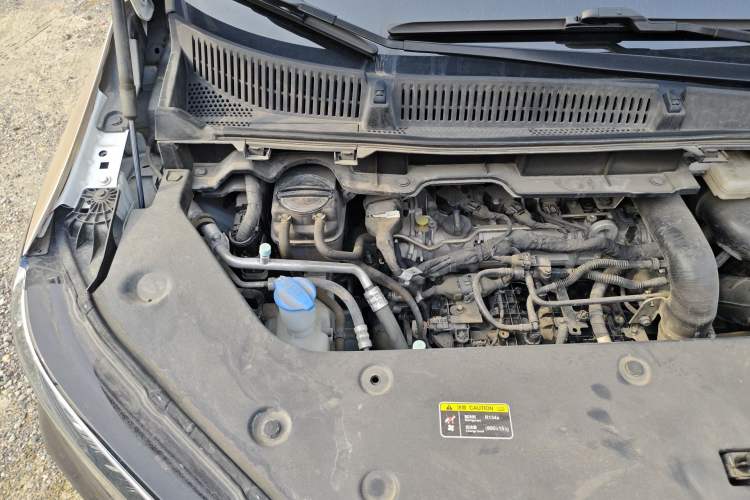 Used Hongqi HQ9 2023 2.0T Smart Connect Flagship Edition Engine Bay Right