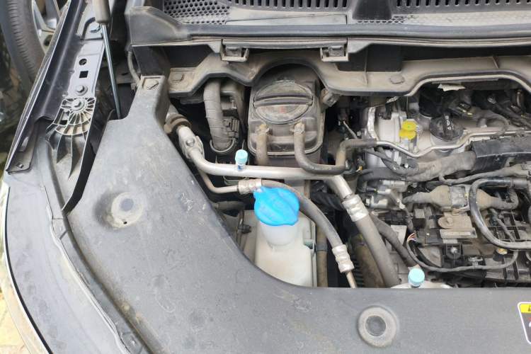 Used Hongqi HQ9 2023 2.0T Smart Connect Flagship Edition Engine Bay Right