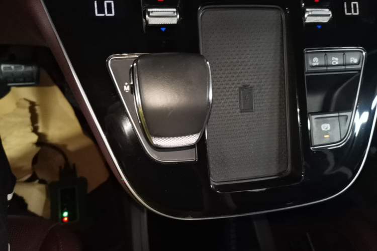 Used Hongqi HQ9 2023 2.0T Smart Connect Flagship Edition Gear Lever