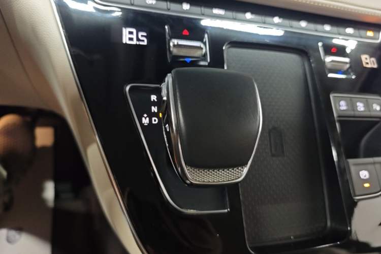 Used Hongqi HQ9 2023 2.0T Smart Connect Flagship Edition Gear Lever