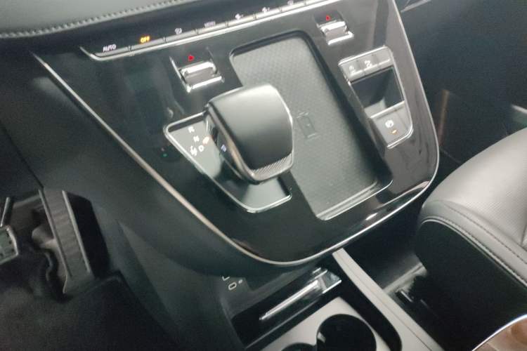 Used Hongqi HQ9 2023 2.0T Smart Connect Flagship Edition Gear Lever