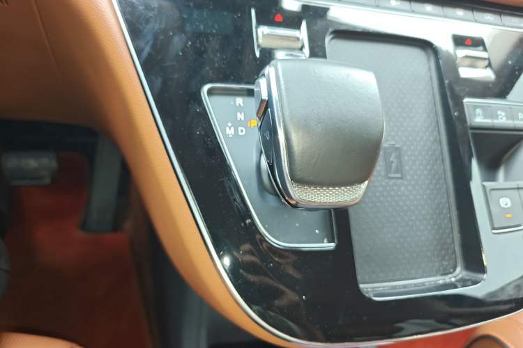 Used Hongqi HQ9 2023 2.0T Smart Connect Flagship Edition Gear Lever