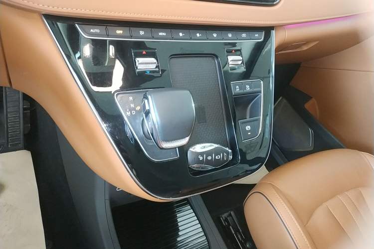 Used Hongqi HQ9 2023 2.0T Smart Connect Flagship Edition Gear Lever