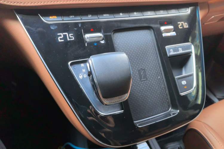Used Hongqi HQ9 2023 2.0T Smart Connect Flagship Edition Gear Lever
