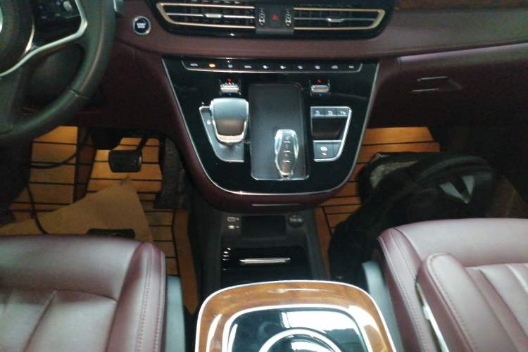 Used Hongqi HQ9 2023 2.0T Smart Connect Flagship Edition Gear Lever