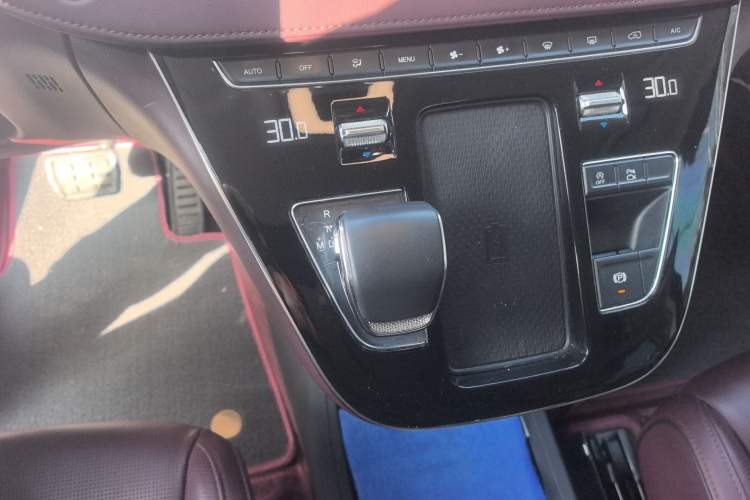 Used Hongqi HQ9 2023 2.0T Smart Connect Flagship Edition Gear Lever